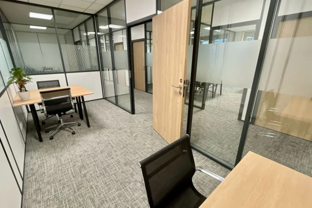 Bureau privé - 92000 - 3 postes - 1350€