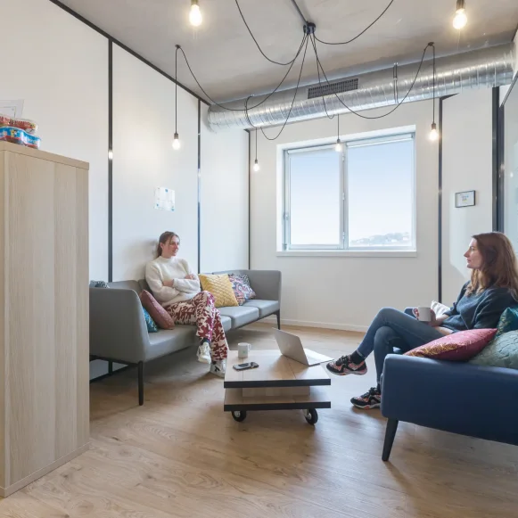 Bureau privé 10 m² 2 postes Coworking Quai Fulchiron Lyon 69005 - photo 3