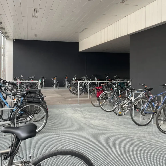 Open Space  15 postes Location bureau Avenue de France Paris 75013 - photo 1