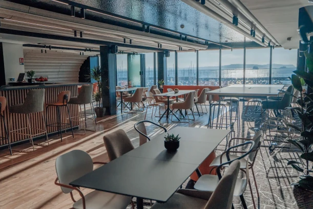 Open Space - 29200 - 30 postes - 270€