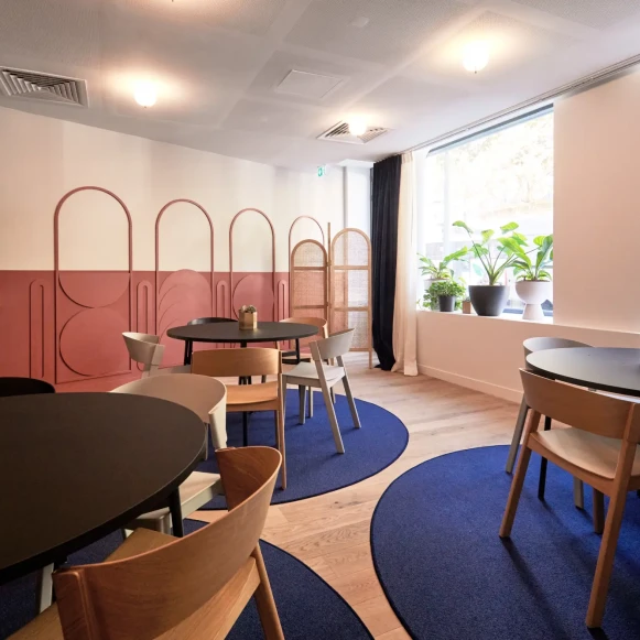 Bureau privé 20 m² 6 postes Coworking Rue Alfred Roll Paris 75017 - photo 2