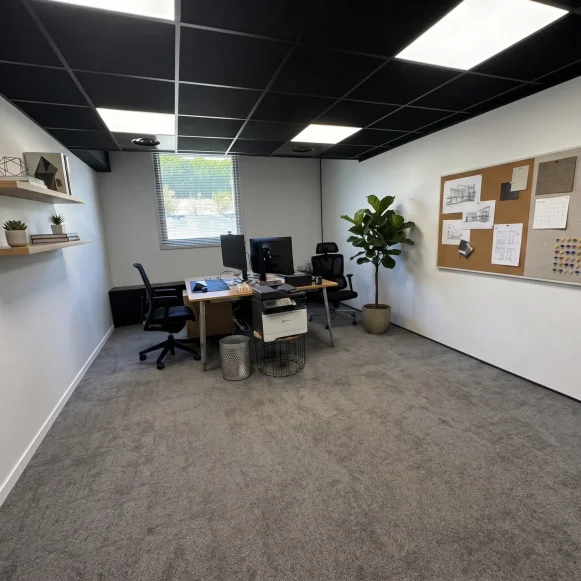 Bureau privé 22 m² 6 postes Location bureau Rue du Dauphiné Saint-Priest 69800 - photo 1