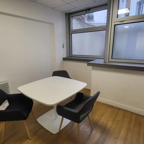 Bureau privé 12 m² 2 postes Location bureau Rue Louise Michel Levallois-Perret 92300 - photo 3