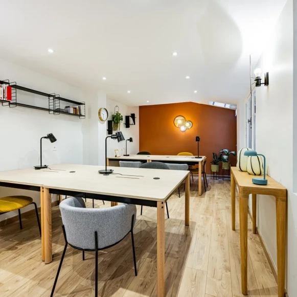 Bureau privé 30 m² 8 postes Location bureau Rue de Trétaigne Paris 75018 - photo 1