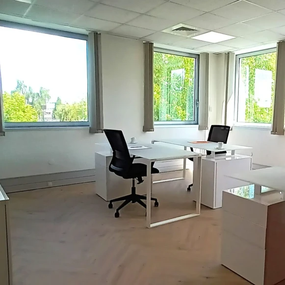 Bureau privé 26 m² 5 postes Location bureau Avenue de Norvège Villebon-sur-Yvette 91140 - photo 2