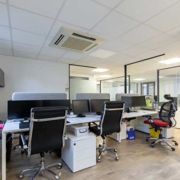 Bureau privé 12 m² 3 postes Coworking Rue Jadin Paris 75017 - photo 7