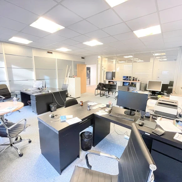 Bureau privé 35 m² 8 postes Location bureau Avenue du Maréchal de Lattre de Tassigny Boulogne-Billancourt 92100 - photo 2