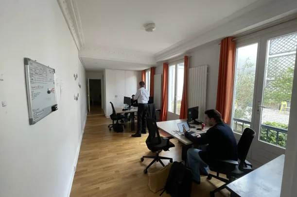 Espace indépendant - 75002 - 10 postes - 4800€
