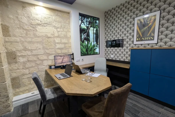 Bureau privé - 33000 - 2 postes - 899€