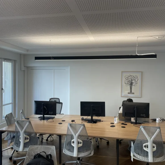 Open Space  6 postes Location bureau Rue d'Argenteuil Paris 75001 - photo 1