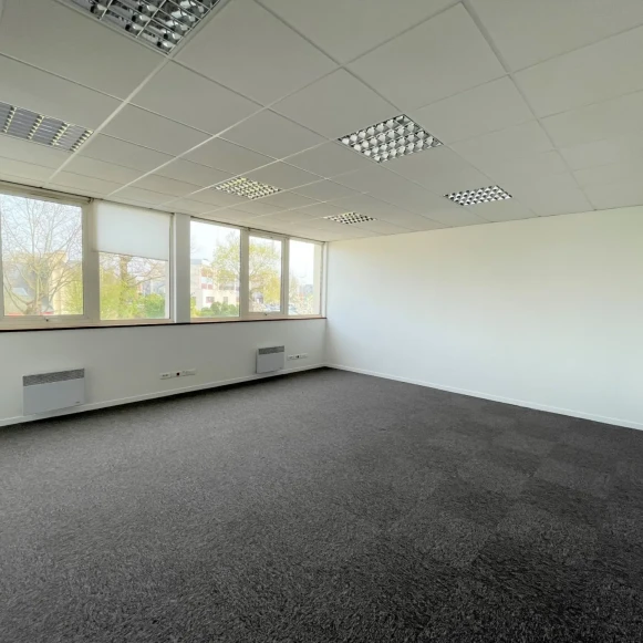 Espace indépendant 493 m² 40 postes Location bureau  Saint-Grégoire 35760 - photo 2