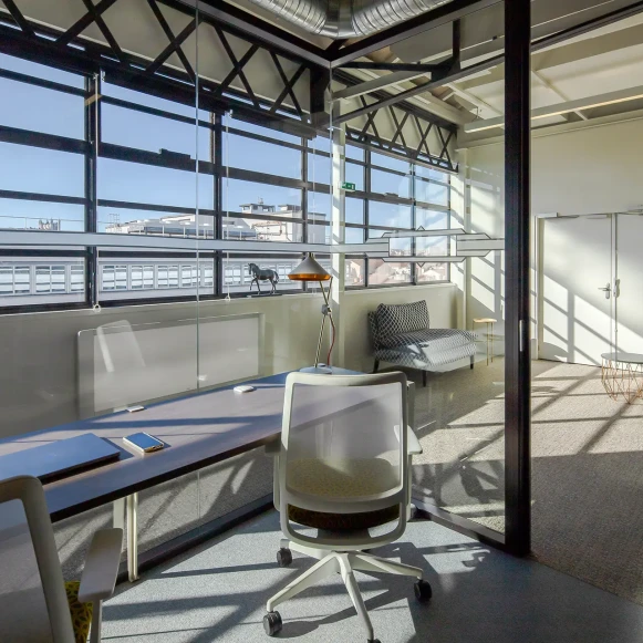 Bureau privé 45 m² 14 postes Coworking Rue de Marseille Lyon 69007 - photo 1