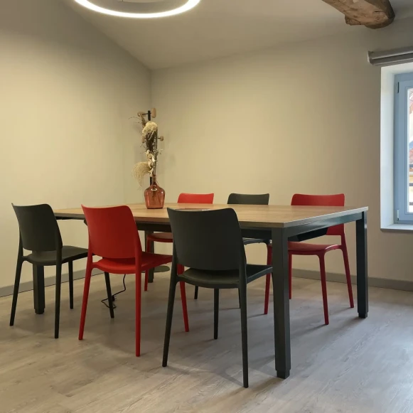 Bureau privé 20 m² 4 postes Coworking  Saint-Étienne-le-Molard 42130 - photo 1