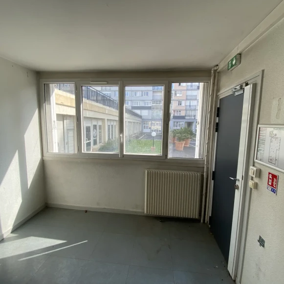 Espace indépendant 66 m² 11 postes Location bureau Rue de la Vanne Montrouge 92120 - photo 2