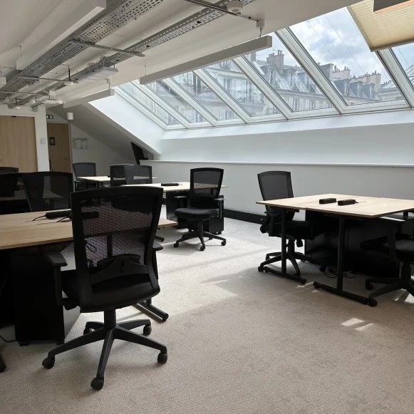 Espace indépendant 195 m² 32 postes Location bureau Avenue Trudaine Paris 75009 - photo 4