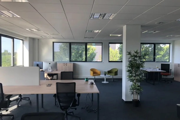 Open Space - 67300 - 4 postes - 190€