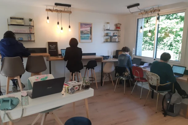 Open Space - 35200 - 8 postes - 200€