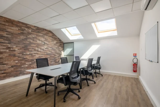 Bureau privé - 69003 - 8 postes - 2400€