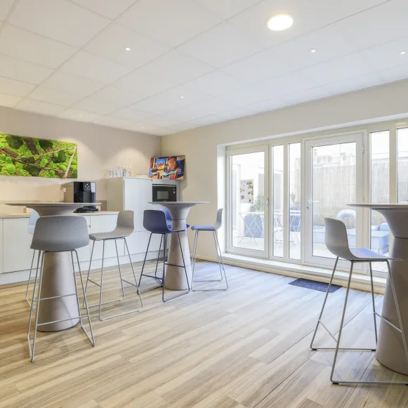 Bureau privé 17 m² 3 postes Coworking Place Rihour Lille 59000 - photo 2