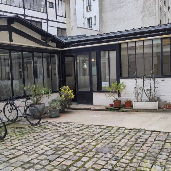 Bureau privé 30 m² 10 postes Location bureau Rue des Arquebusiers Paris 75003 - photo 3