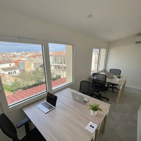 Bureau privé 12 m² 4 postes Location bureau Rue Turenne Bordeaux 33000 - photo 1