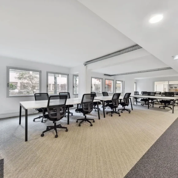 Bureau privé 96 m² 24 postes Coworking Boulevard de Picpus Paris 75012 - photo 2