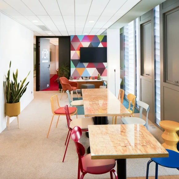 Bureau privé 12 m² 2 postes Coworking Place Amédée Bonnet Lyon 69002 - photo 7