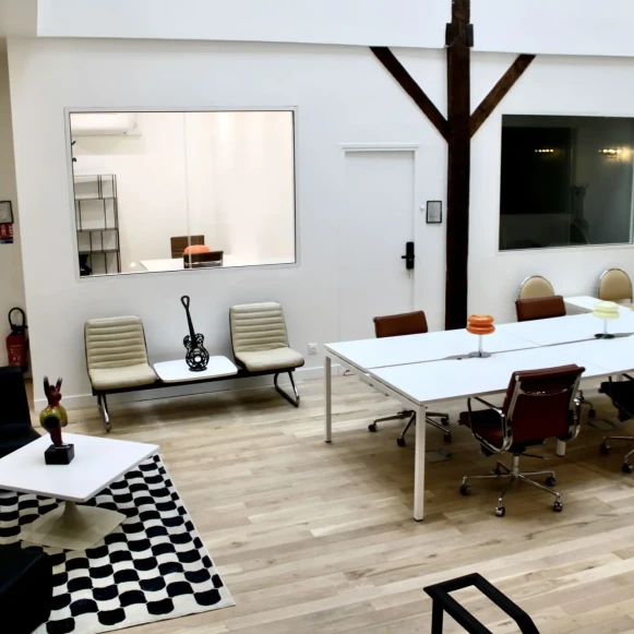 Bureau privé 20 m² 6 postes Coworking Rue Bichat Paris 75010 - photo 13