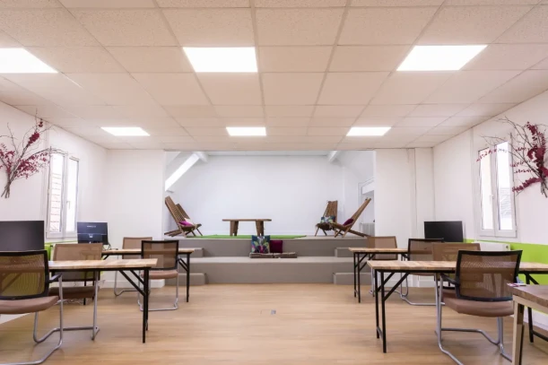 Open Space - 95270 - 11 postes - 240€