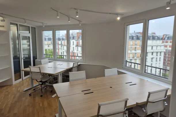 Open Space - 75017 - 7 postes - 500€