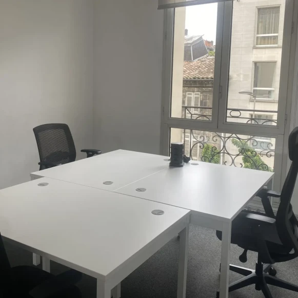 Bureau privé 13 m² 3 postes Location bureau Rue Edmond Michelet Bordeaux 33000 - photo 1