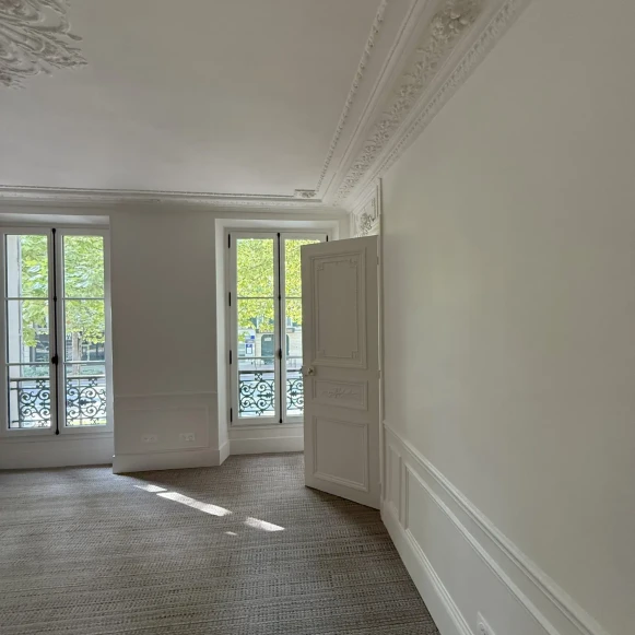 Bureau privé 33 m² 6 postes Location bureau Avenue Denfert Rochereau Paris 75014 - photo 1