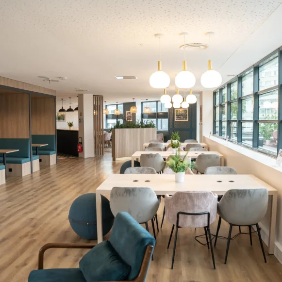 Bureau privé 20 m² 5 postes Coworking Rue de Luxembourg Lille 59800 - photo 5