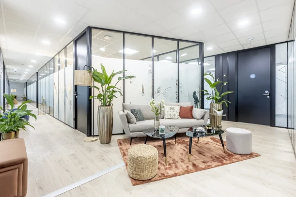 Bureau privé - 49000 - 2 postes - 852€