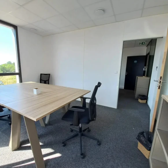 Bureau privé 11 m² 2 postes Location bureau Rue de la Martinellerie Trélazé 49800 - photo 4