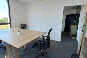 Bureau privé - 49800 - 2 postes - 598€