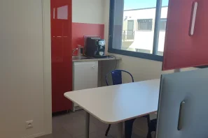 Bureau privé - 13090 - 7 postes - 850€