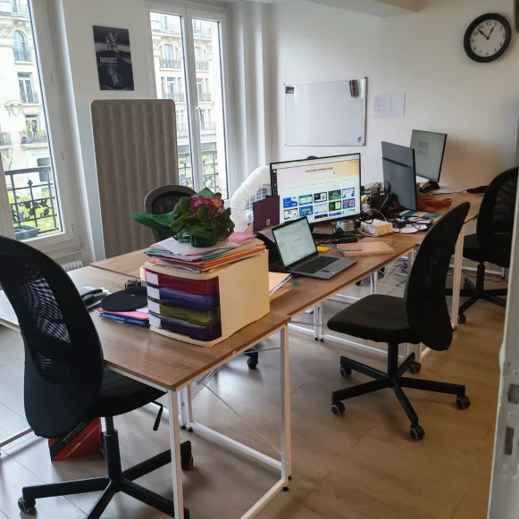 Bureau privé 61 m² 9 postes Location bureau Boulevard de Clichy Paris 75009 - photo 4