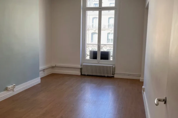 Espace indépendant - 75008 - 22 postes - 14900€