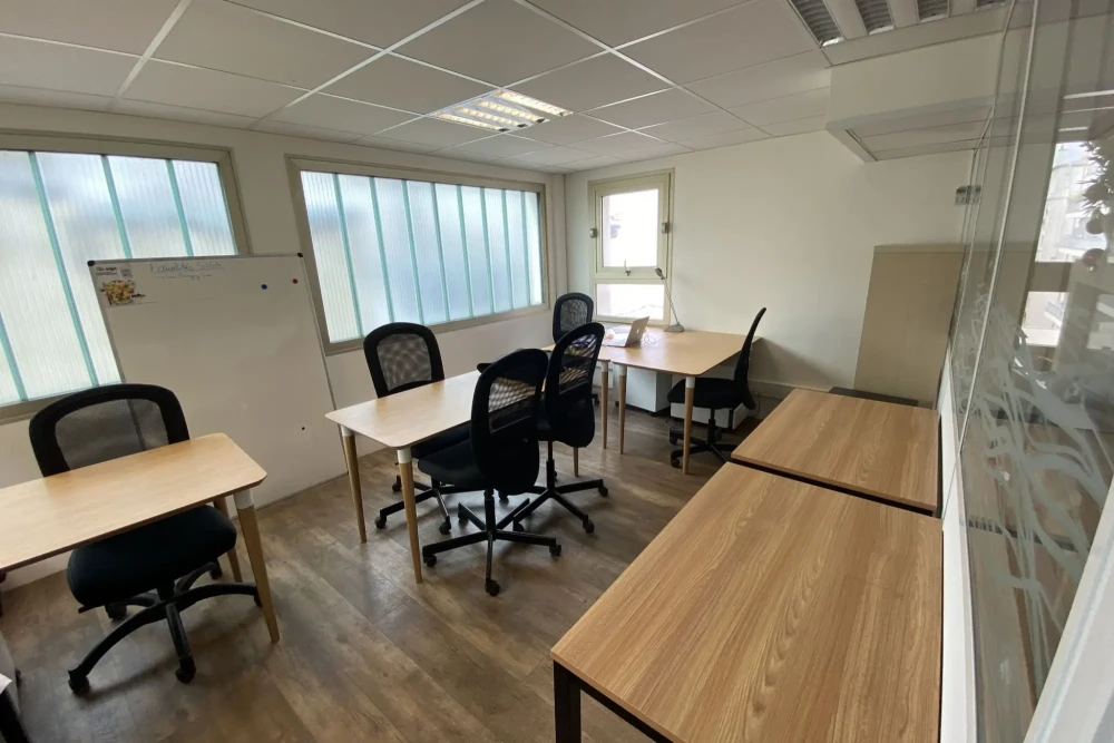 Bureau privé - 75017 - 5 postes - 2400€