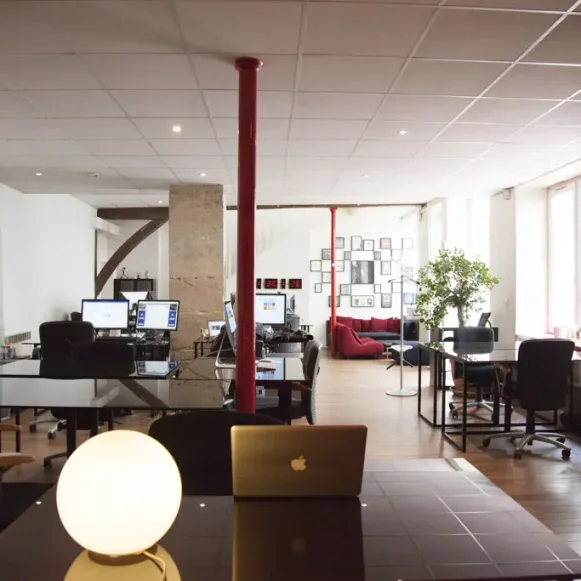Open Space  12 postes Coworking Rue du Faubourg Saint-Martin Paris 75010 - photo 1