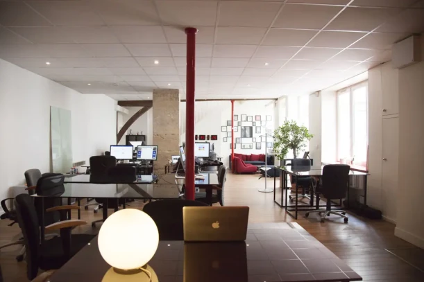Open Space - 75010 - 12 postes - 330€