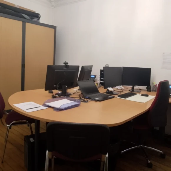 Bureau privé 18 m² 3 postes Location bureau Boulevard Voltaire Paris 75011 - photo 2