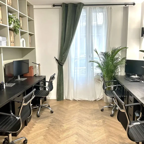 Bureau privé 20 m² 4 postes Coworking Rue Cambacérès Paris 75008 - photo 2