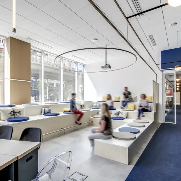 Bureau privé 15 m² 2 postes Location bureau Quai du Lazaret Marseille 13002 - photo 1