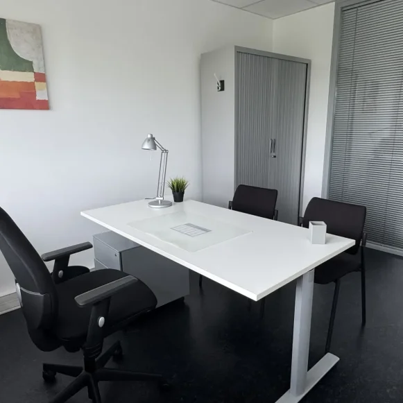 Bureau privé 14 m² 1 poste Location bureau Rue des Indes Noires Boves 80440 - photo 2