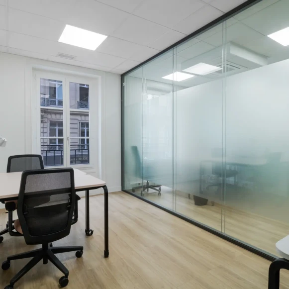 Bureau privé 10 m² 3 postes Coworking Rue de la Chaussée d'Antin Paris 75009 - photo 1