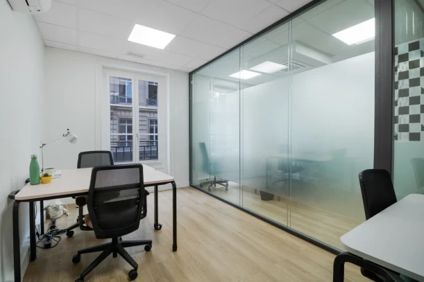 Bureau privé - 75009 - 3 postes - 1300€