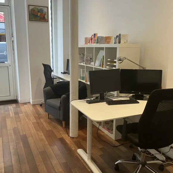 Bureau privé 20 m² 1 poste Location bureau Rue de Naples Paris 75008 - photo 4