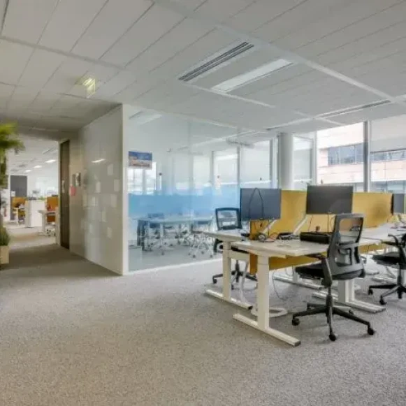 Bureau privé 13 m² 3 postes Location bureau Rue de Verdun Suresnes 92150 - photo 4